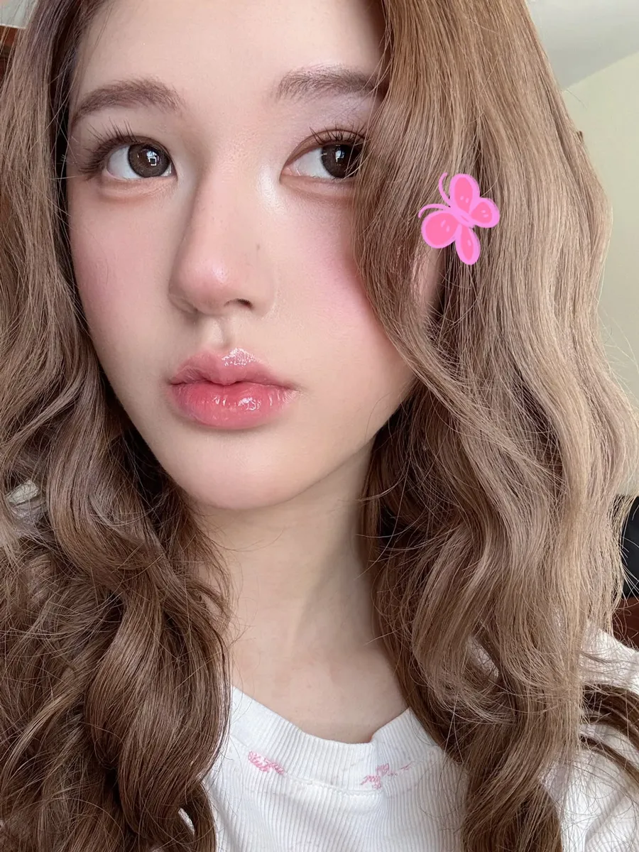 Định Hình Dáng Môi Bằng Chì Kẻ Viền