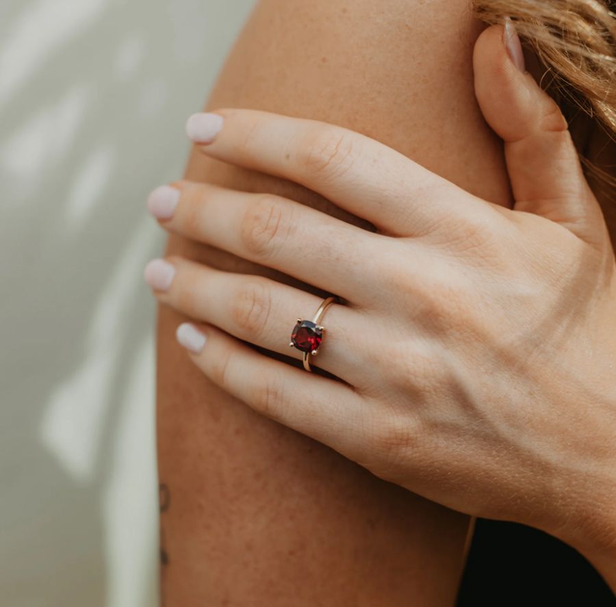 Tháng 1 - Đá Garnet (Ngọc Hồng Lựu)