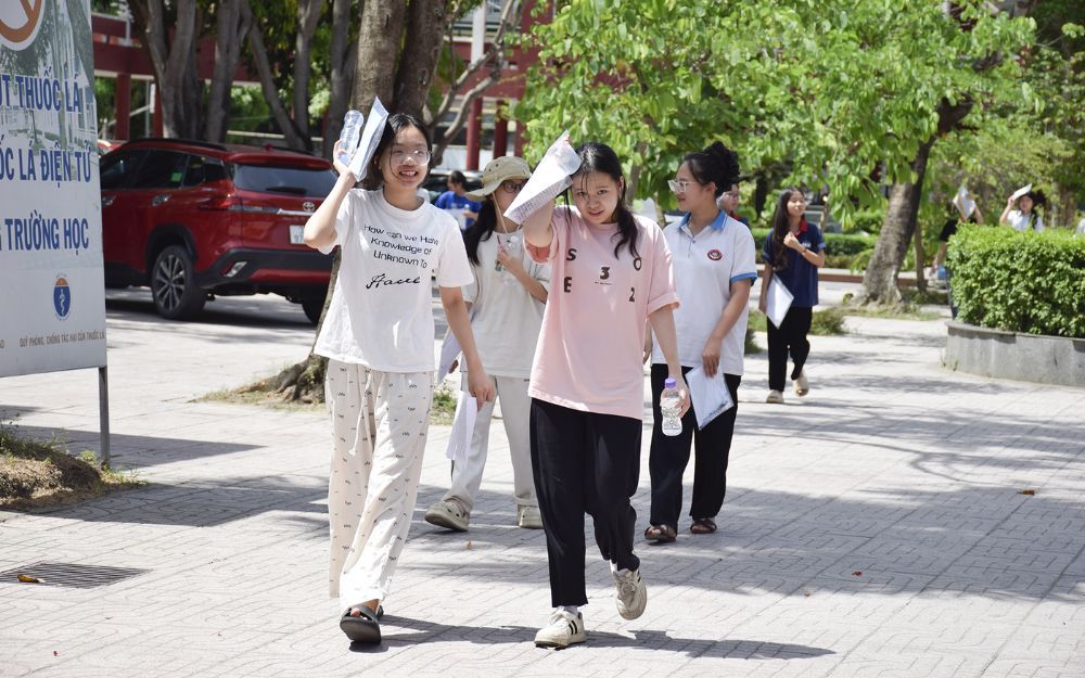 Đi Thi Mặc Gì Cho May Mắn? Gợi Ý 3 Outfits Đi Thi Cho Nam Và Nữ - 2