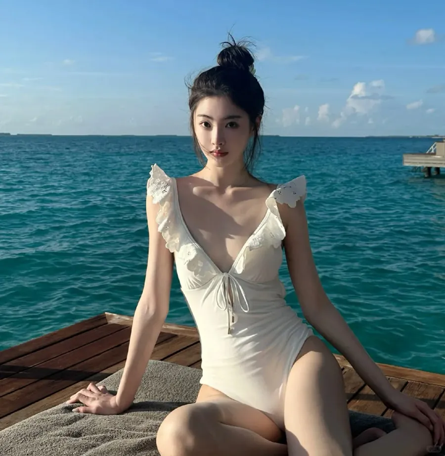 Tóc búi đi biển