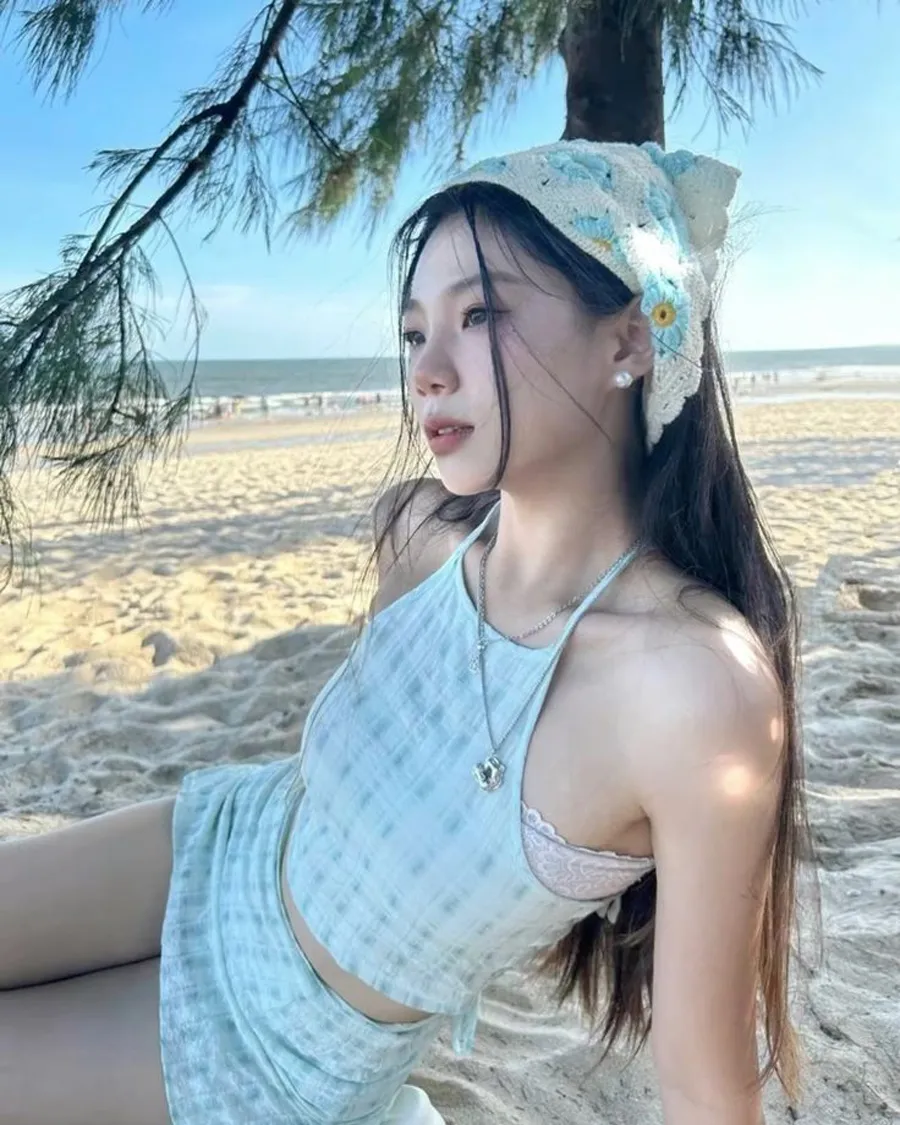 Kiểu tóc đi biển kết hợp khăn turban