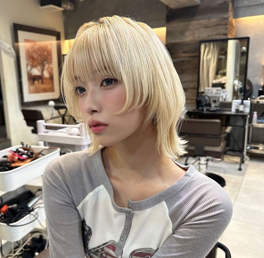 Mullet side part tóc ngắn nhuộm màu