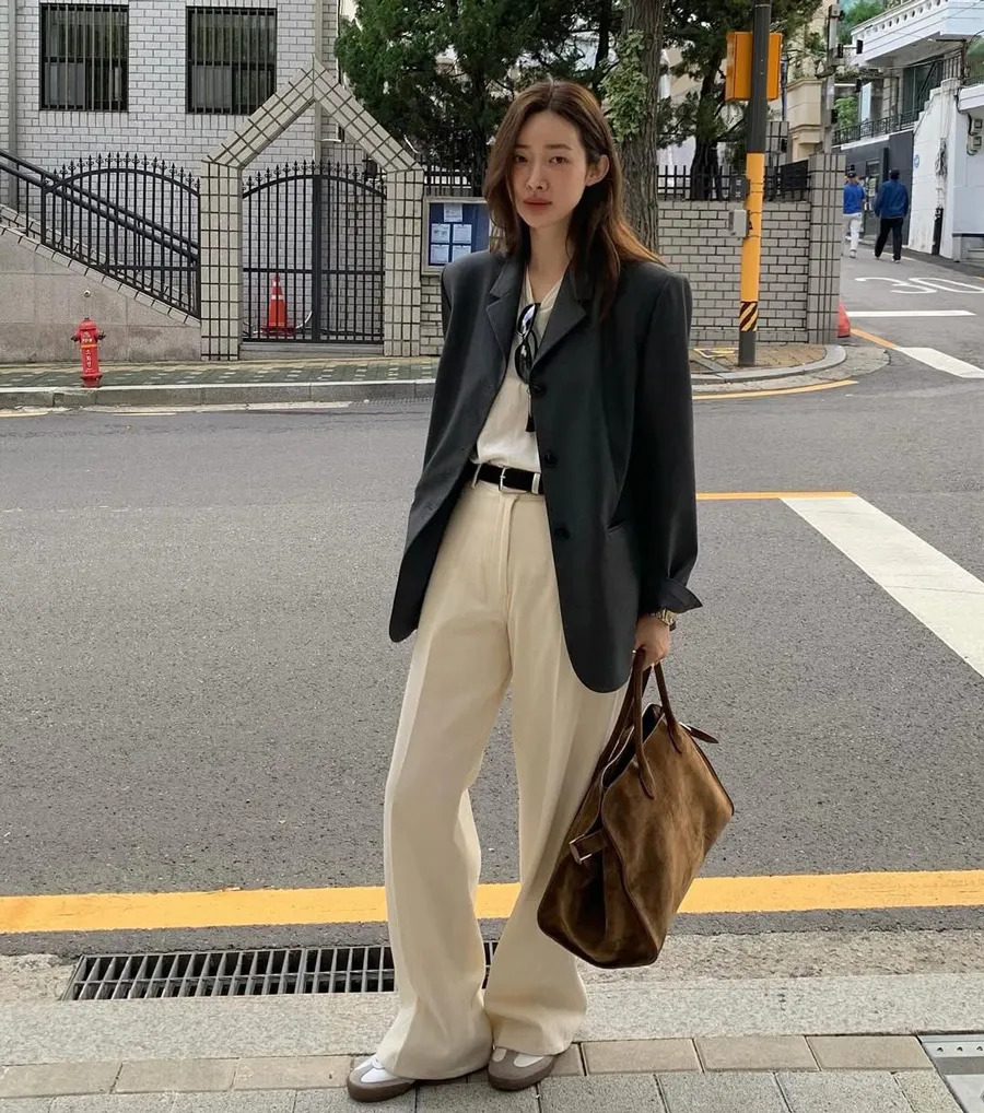 Phối đồ layer đi làm cùng áo blazer 