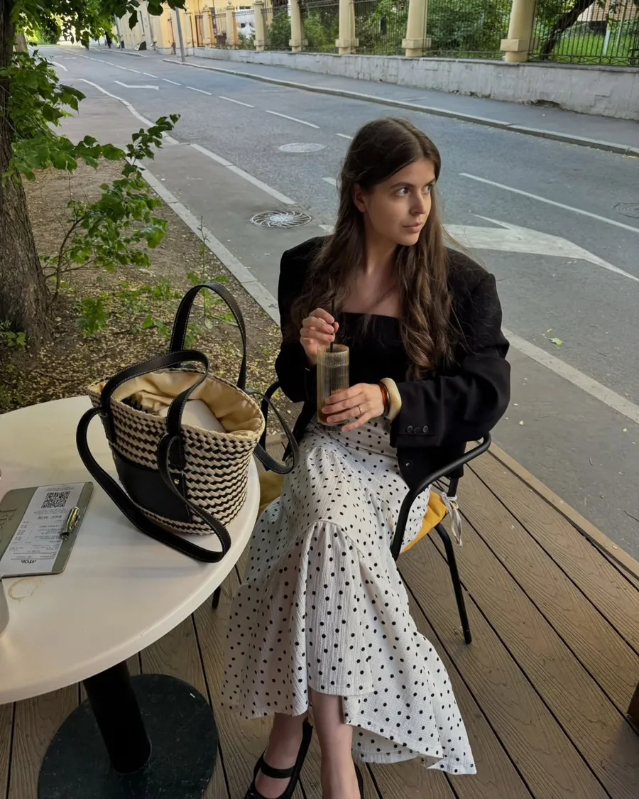 Cách Phối Váy Chấm Bi Tôn Dáng Và Hiện Đại