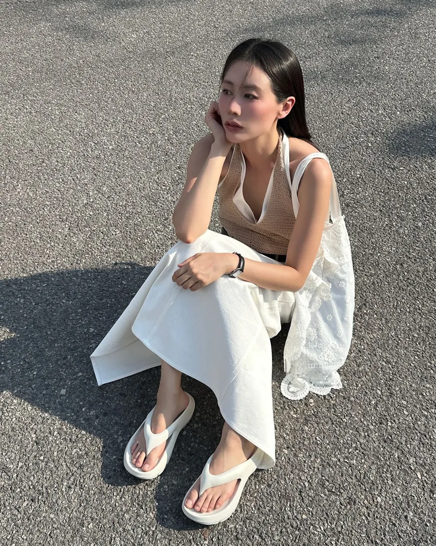 Phối Đồ Với Dép Xỏ Ngón Đế Bánh Mì