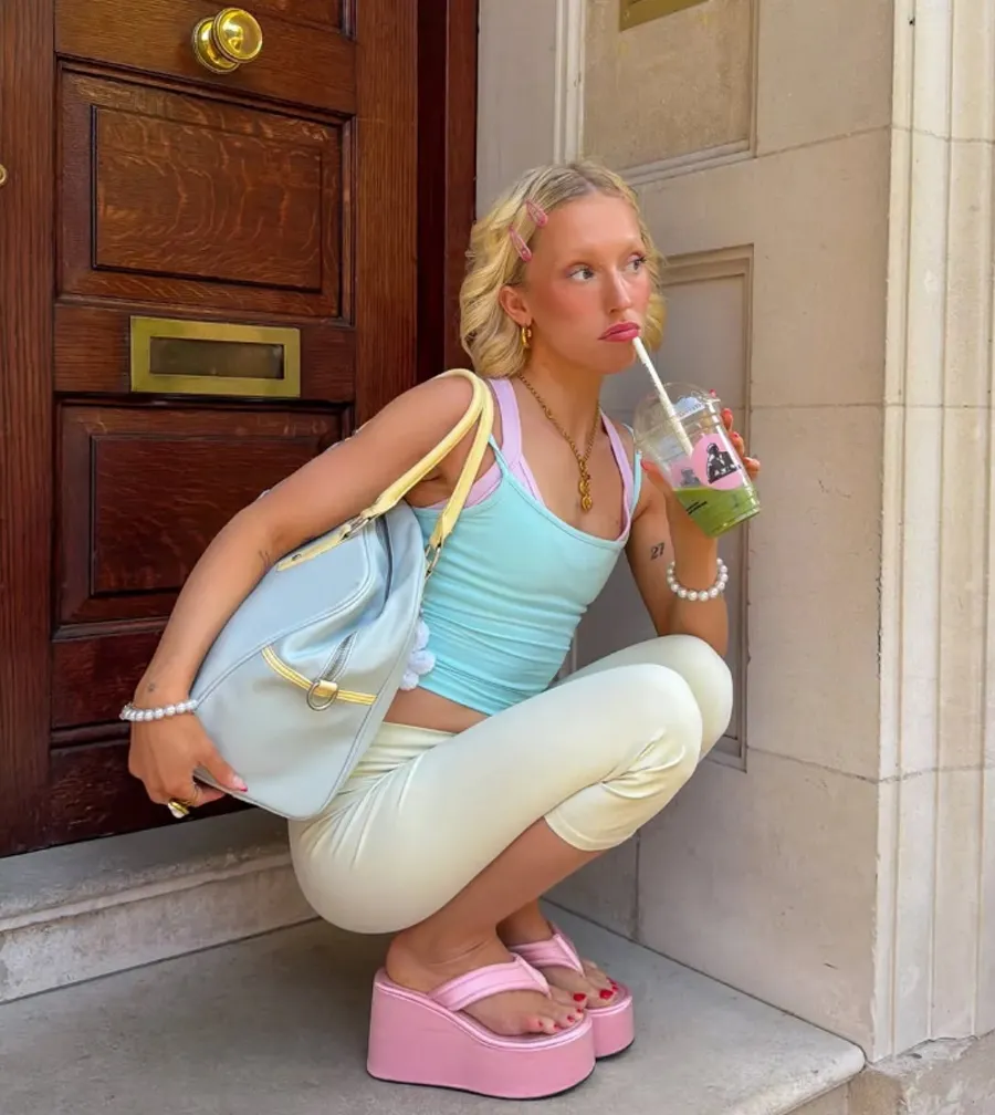 Phối Đồ Với Dép Xỏ Ngón Đế Bánh Mì