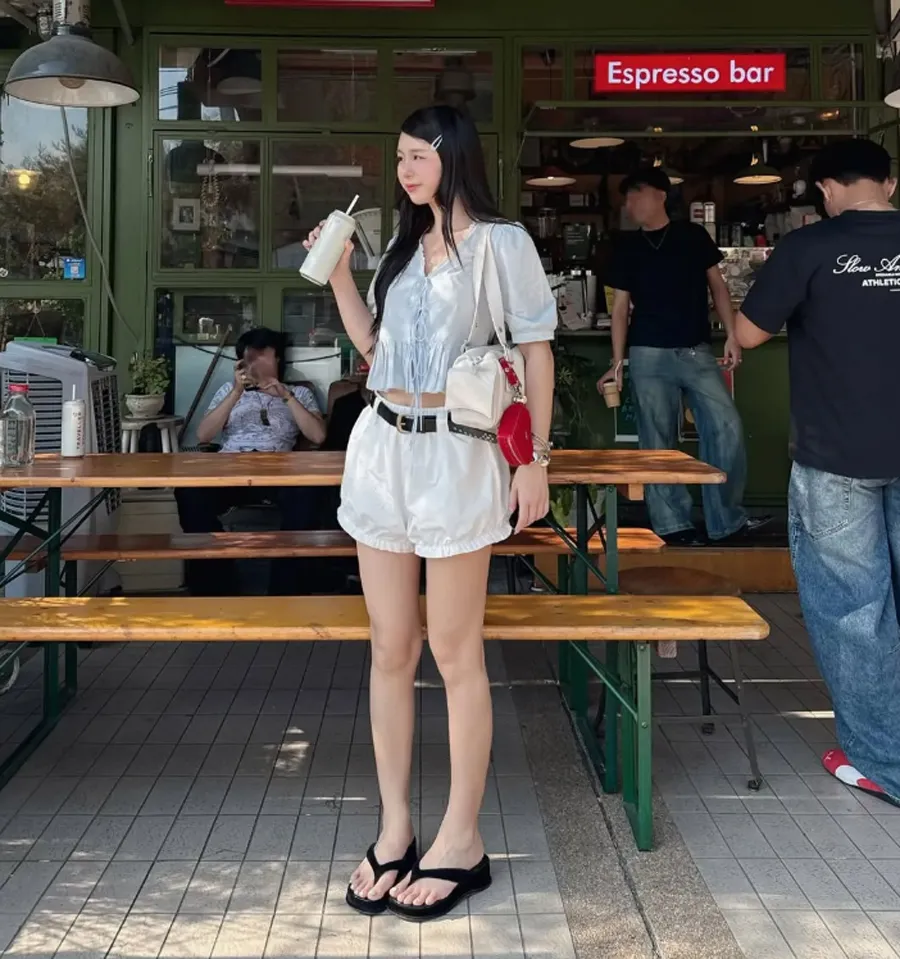 Phối Đồ Với Dép Xỏ Ngón Đế Bánh Mì