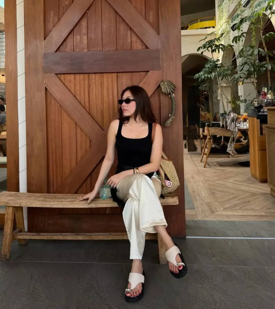 Cách Phối Đồ Cùng Dép Xỏ Ngón Chất Liệu Da