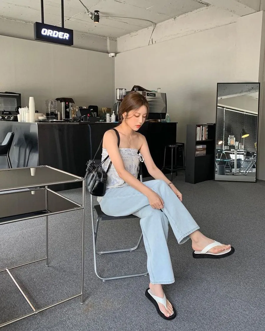 Cách Phối Đồ Cùng Dép Xỏ Ngón Chất Liệu Da