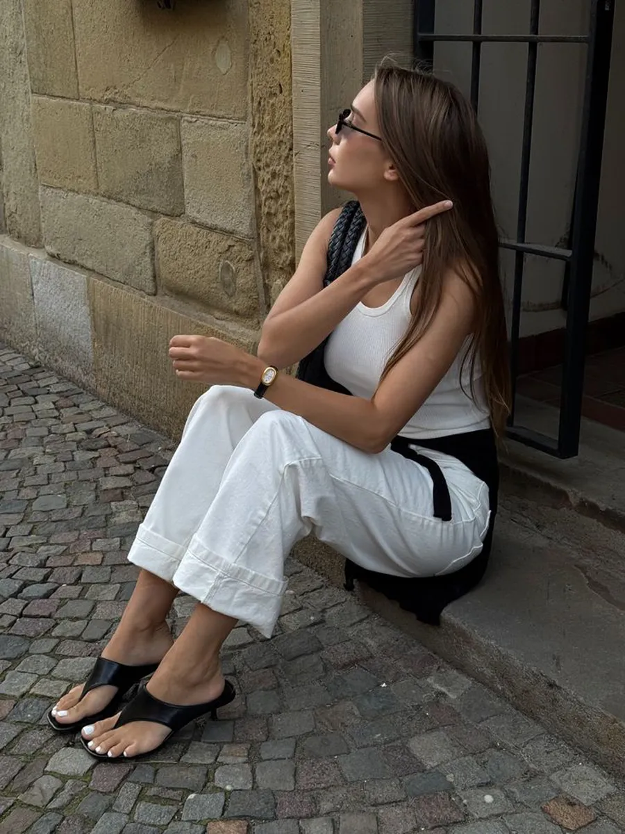 Phối Đồ Với Dép Xỏ Ngón Cao Gót Quai Mảnh
