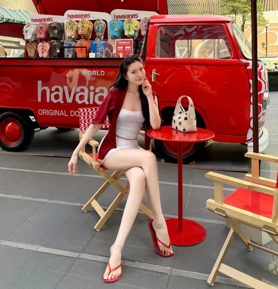 Phối Đồ Hè Cùng Dép Xỏ Ngón Đế Bệt 