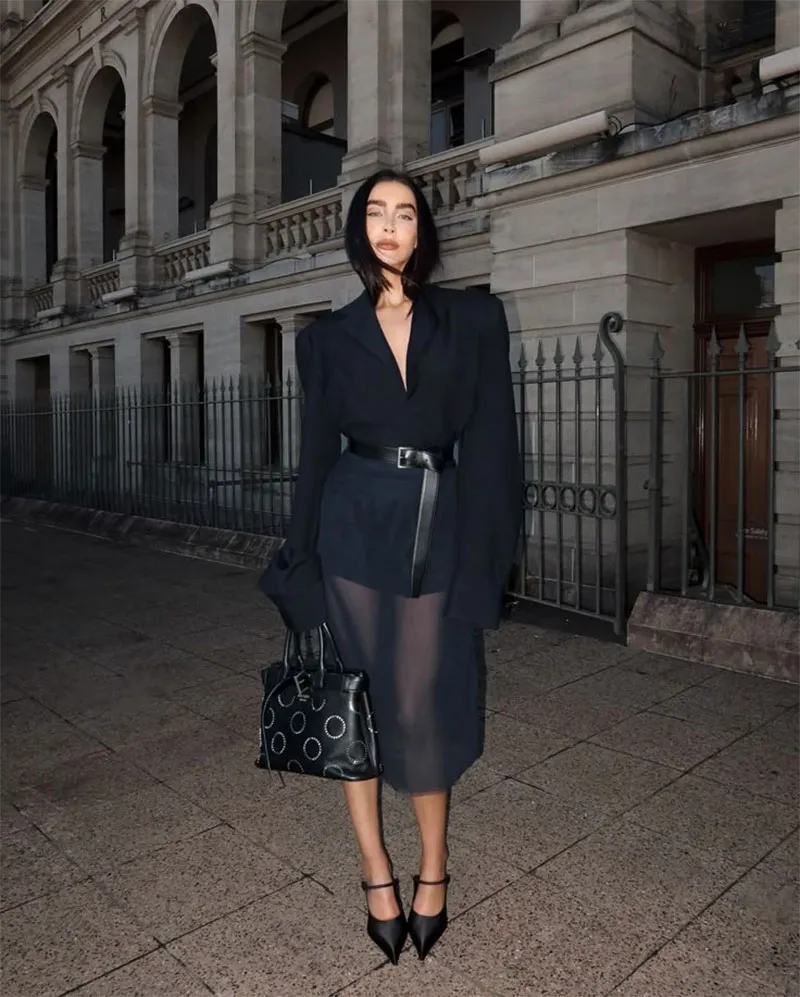 Phong cách Office Siren là gì? Cách phối đồ công sở quyến rũ như Bella Hadid - 6