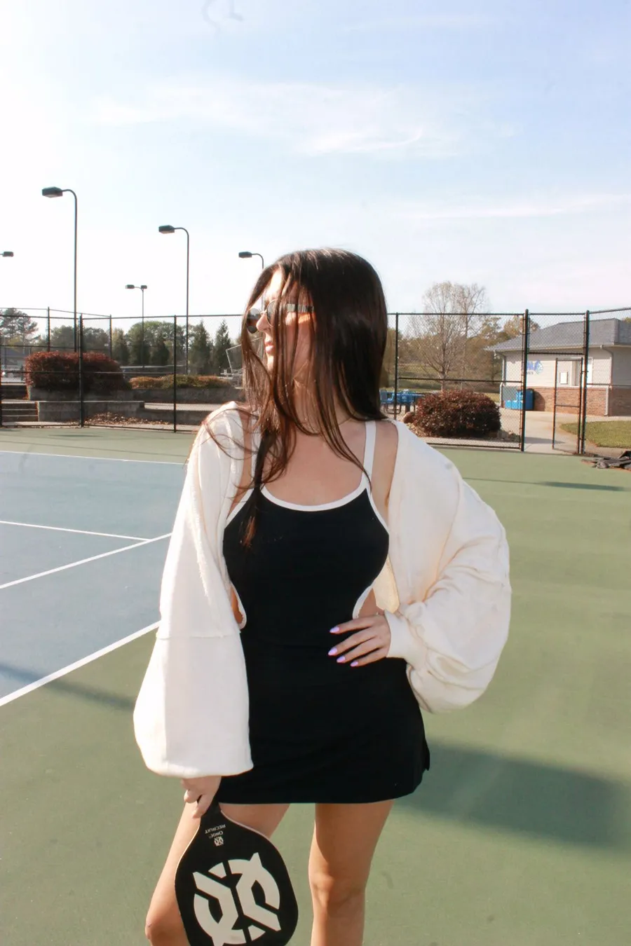 Hoodie bolero phối cùng váy bodycon cut out