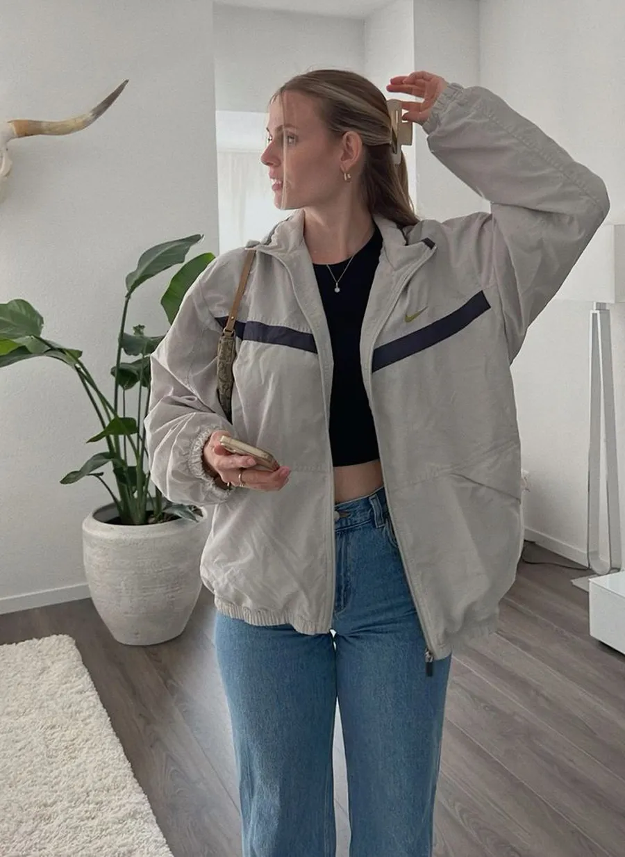 Áo khoác gió phối áo thun basic