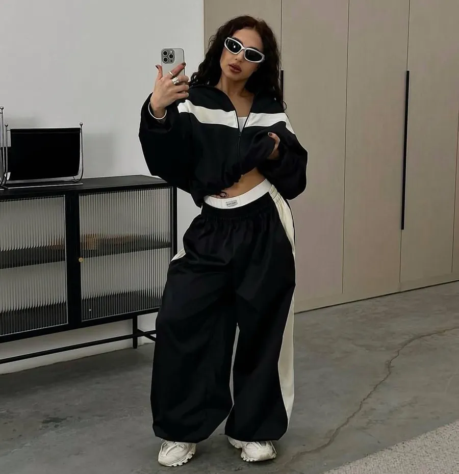 Áo khoác gió nữ phối theo set athleisure đơn sắc