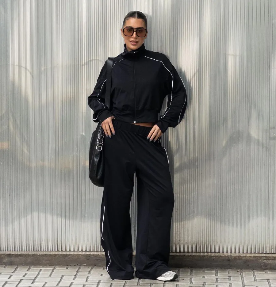 Áo khoác gió nữ phối theo set athleisure đơn sắc