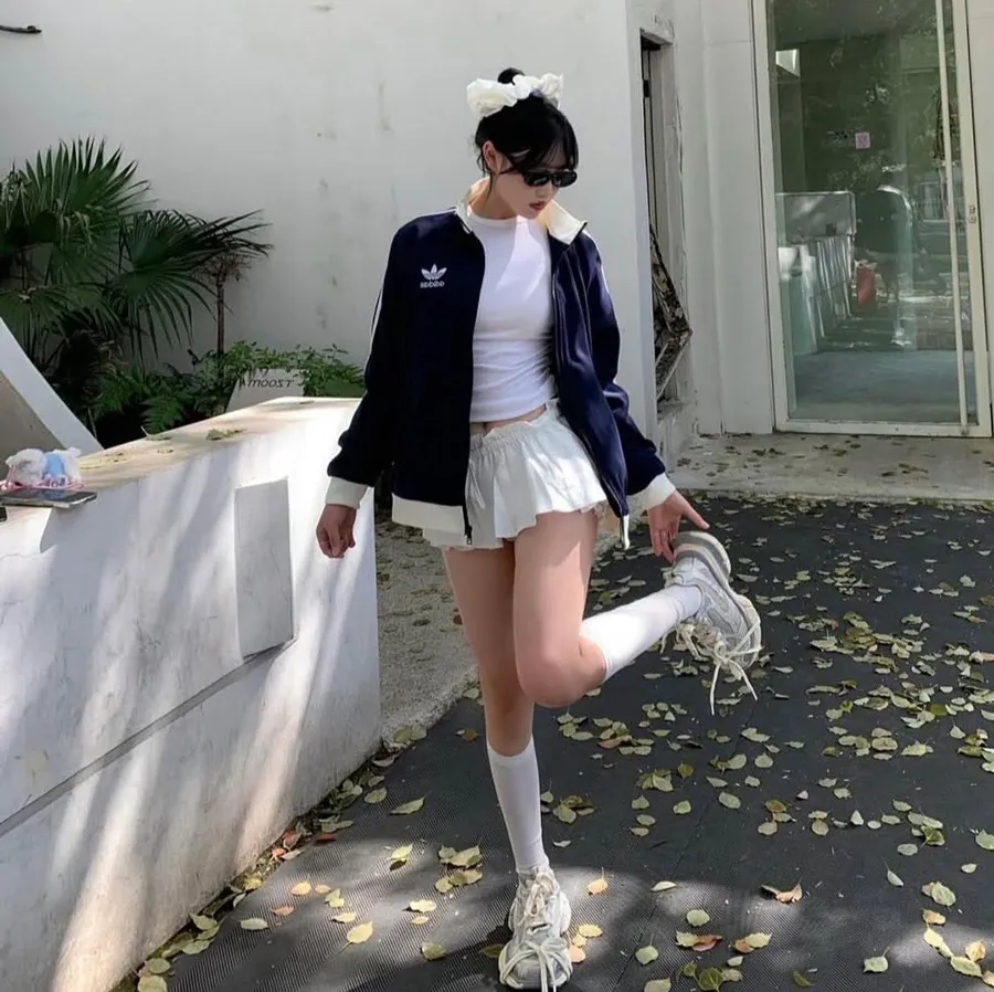 Áo khoác gió nữ phối chân váy