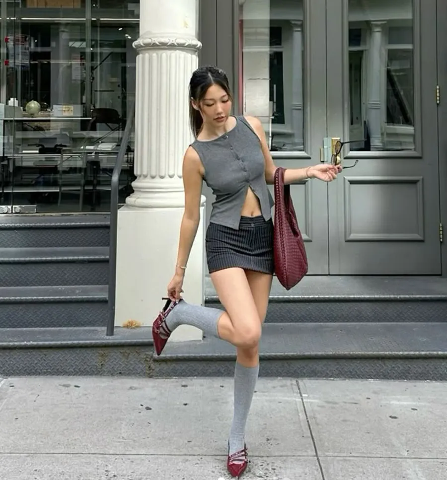 Tất Cao Cổ Và Giày Slingback 