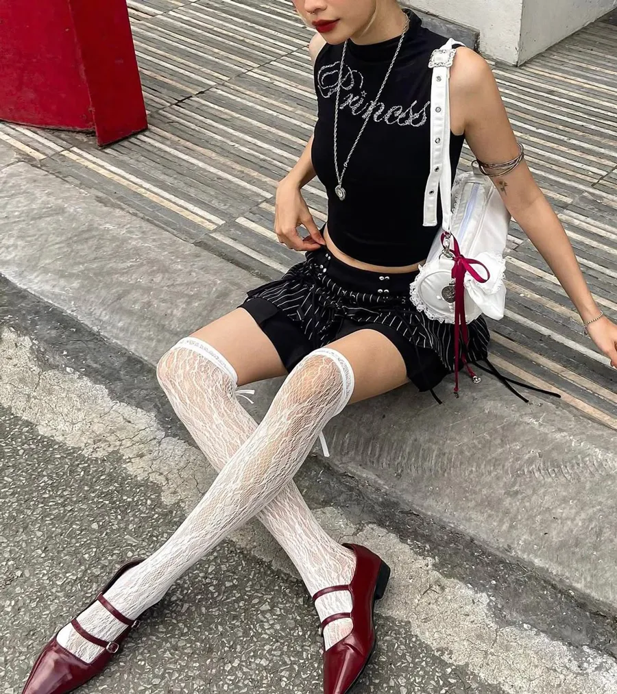 Tất Dáng Nhăn Và Giày Ballet 