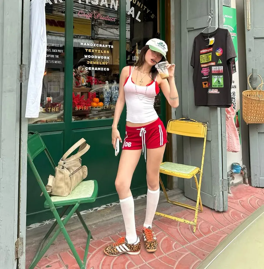 Tất Cao Cổ Và Giày Thể Thao 