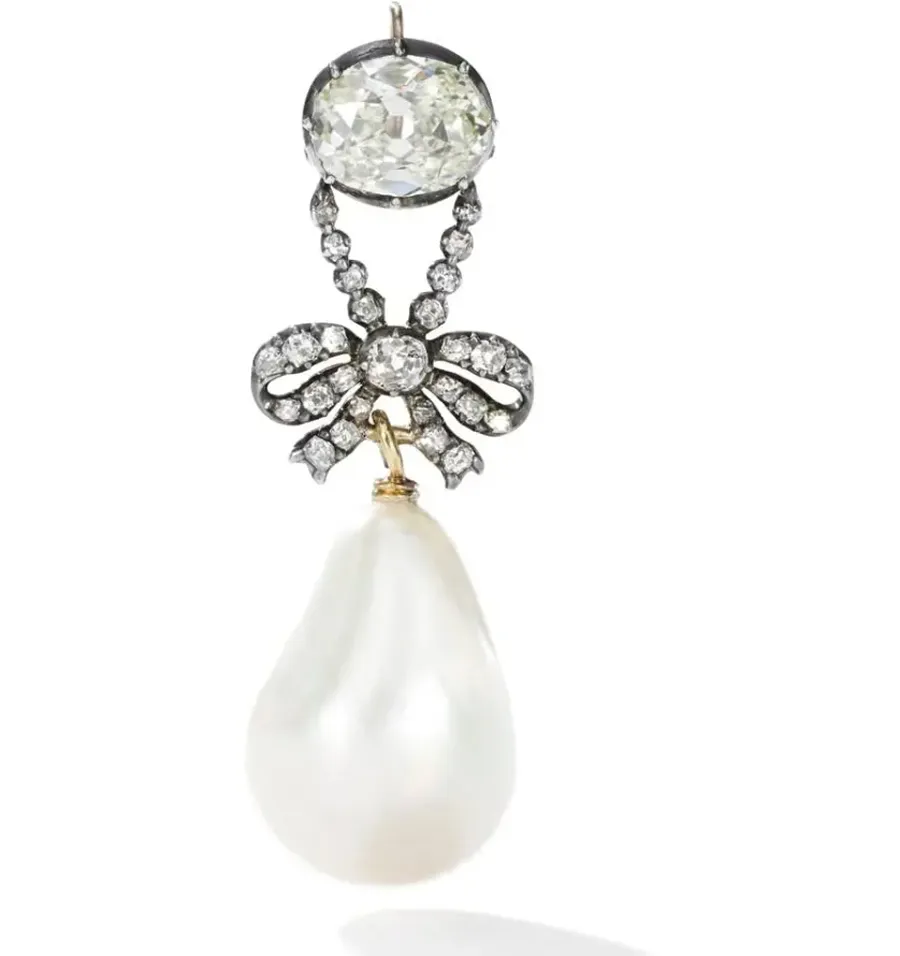 Mặt Dây Chuyền Ngọc Trai Của Hoàng Hậu Marie Antoinette