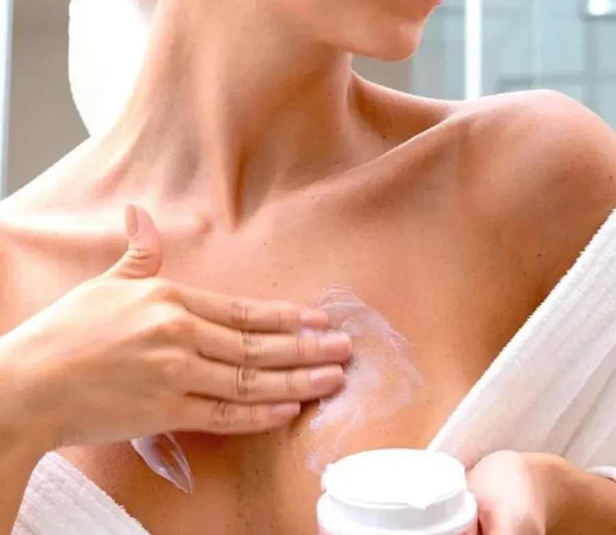 Các Bước Chăm Sóc Da Vùng Ngực Đúng Cách