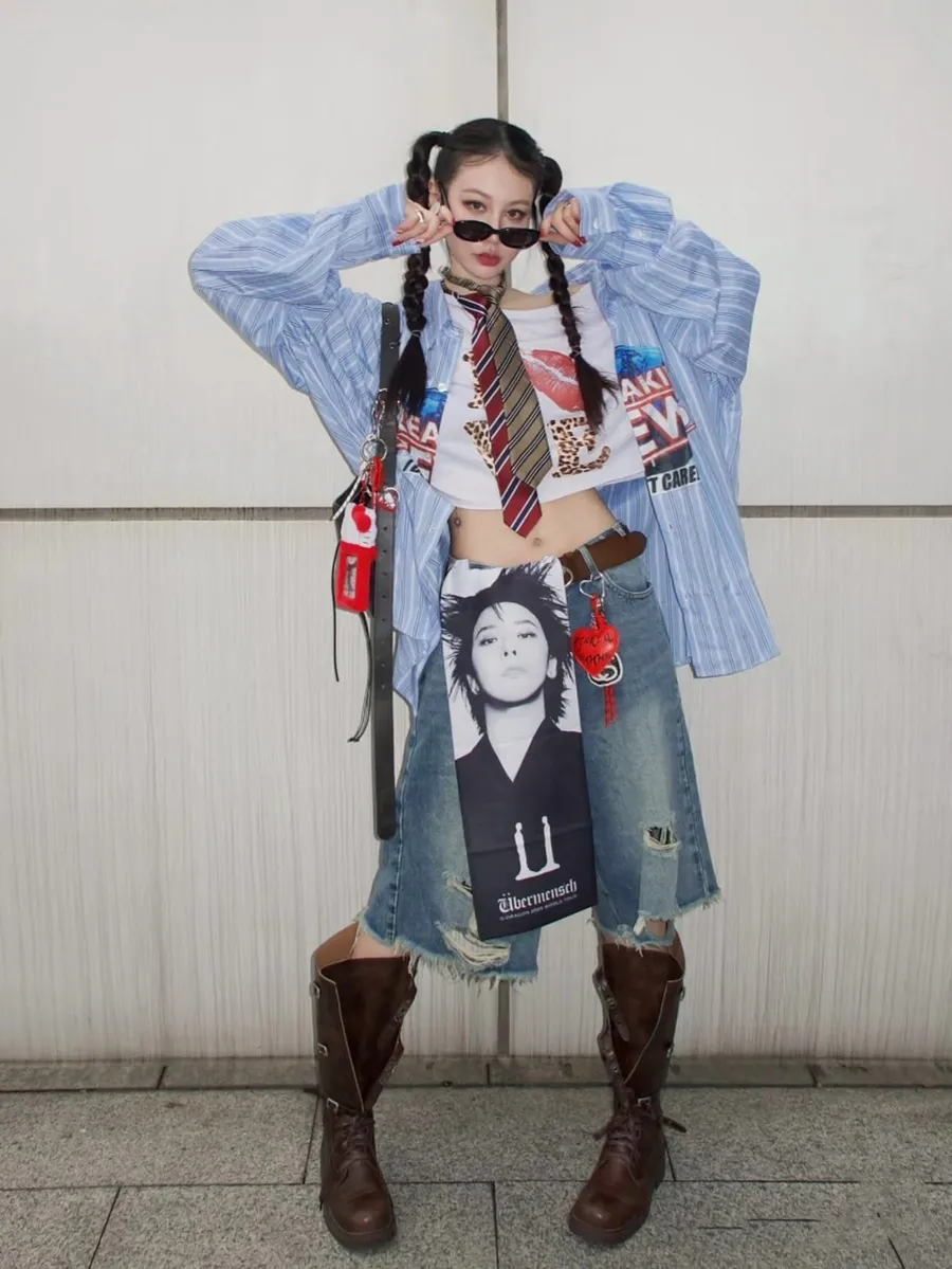 Thời trang đi concert BigBang với áo sơ mi oversize và quần jeans rách