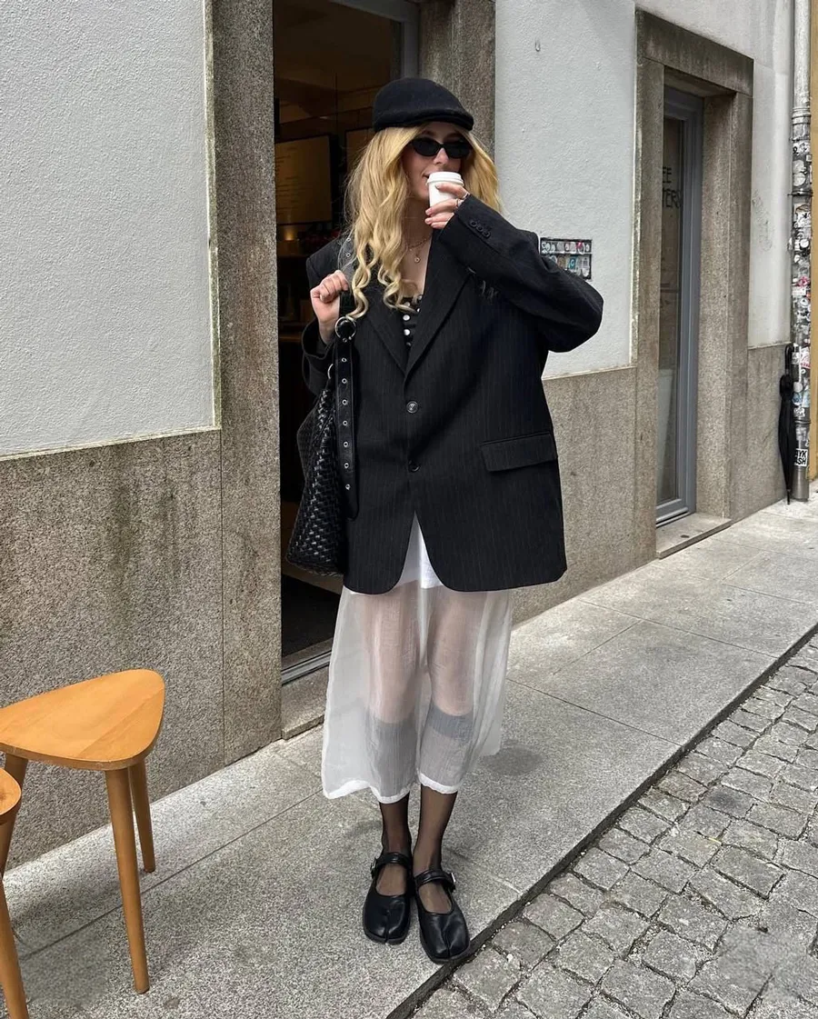 Kết hợp cùng blazer để tăng vẻ thời thượng