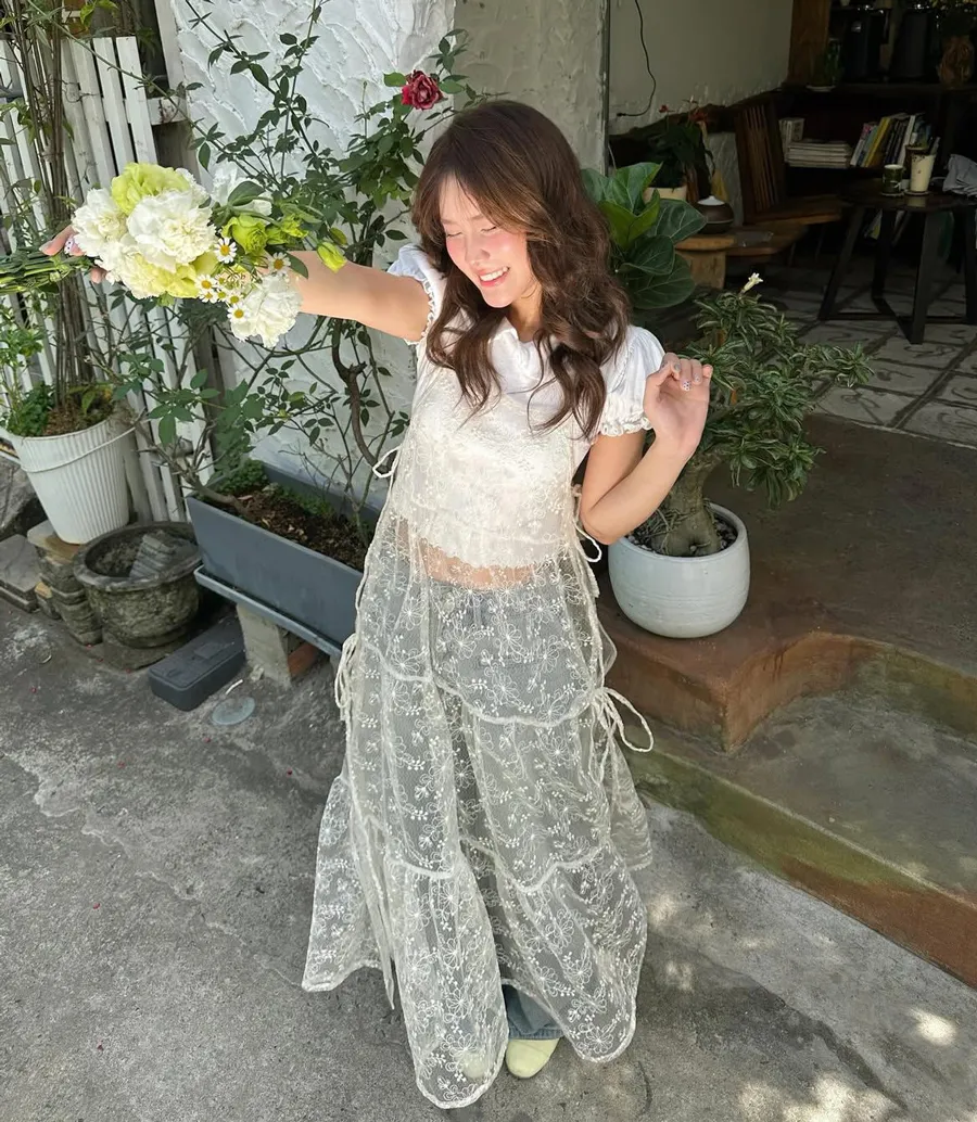 Phối theo phong cách layering cùng quần dài