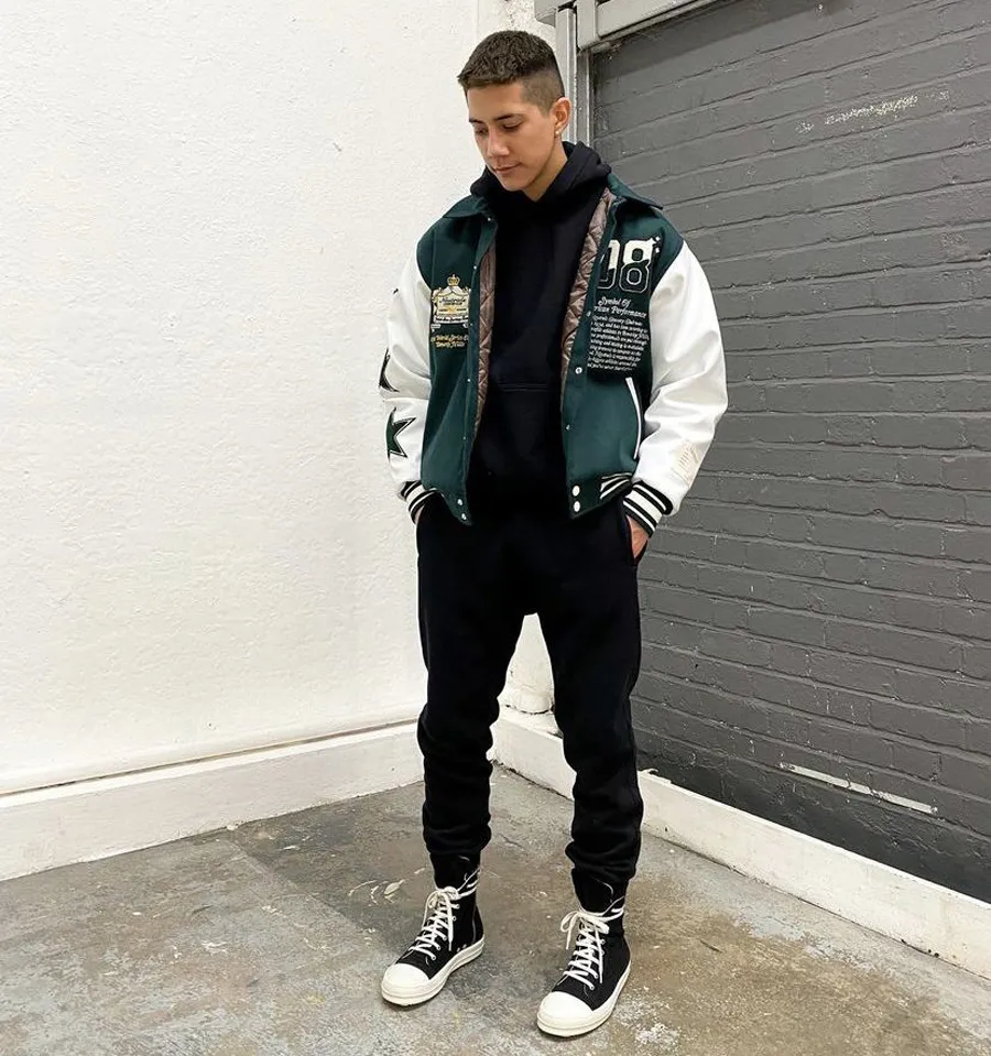 Phối Varsity Jacket Với Quần Jogger 