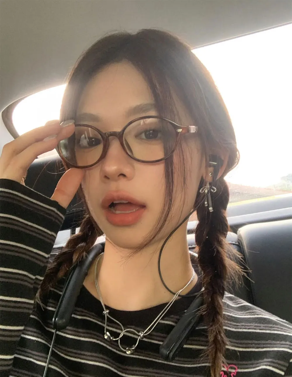 Top 10 kính mắt gọng oval bán chạy, phù hợp nhiều dáng mặt - 2