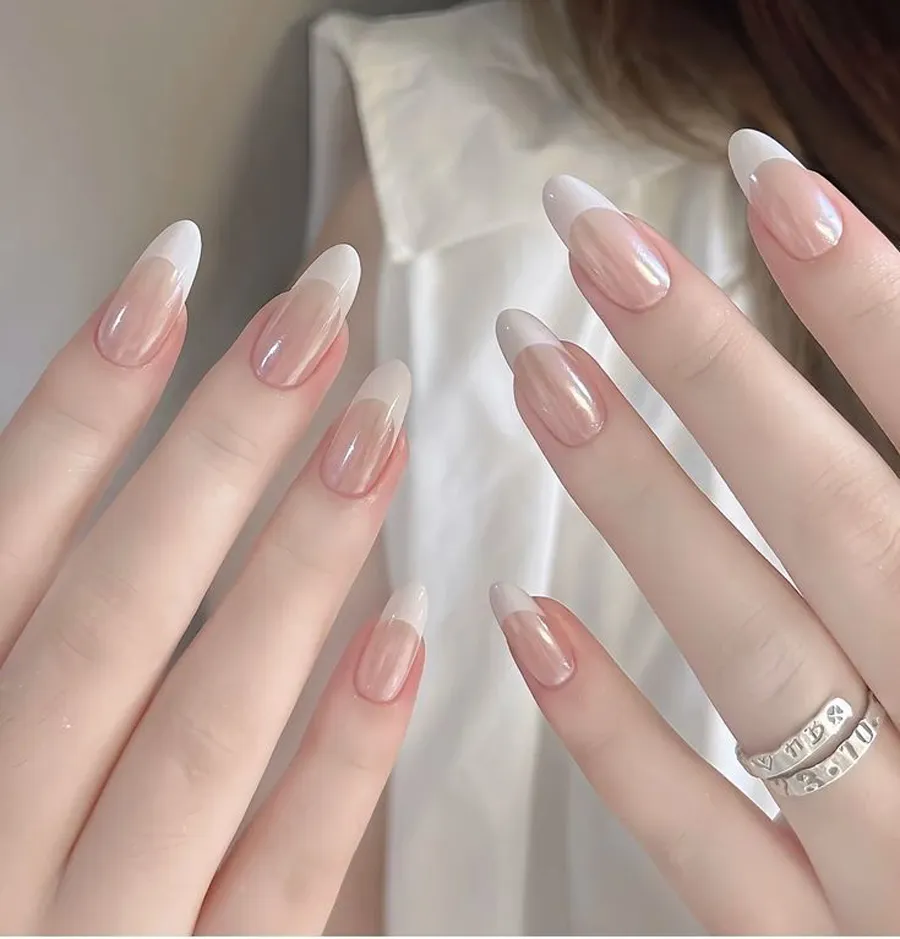 Ballet nails nhấn màu ở đầu móng