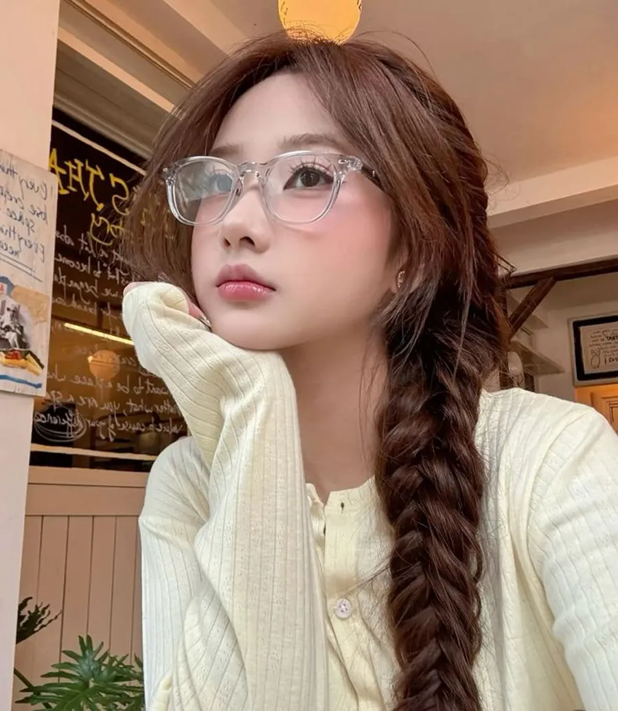 Kính gọng trong suốt