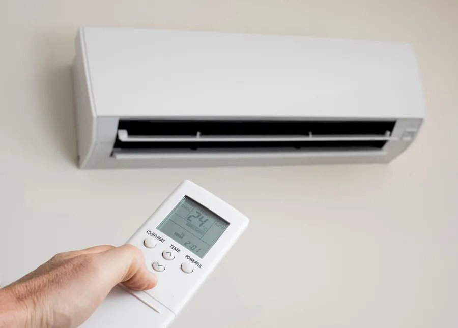 Hong khô gần bộ ngưng tụ của máy điều hòa