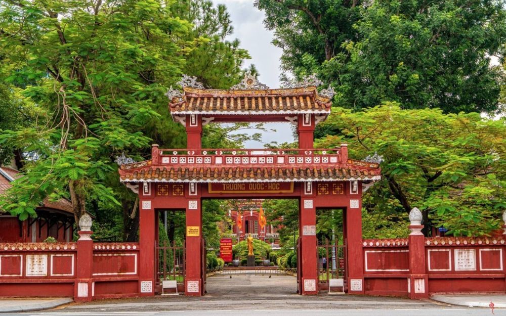 Đi Quốc Học Huế Mặc Gì? Top 15+ Outfit Check-In Ăn Ảnh Sắc Nét - 1
