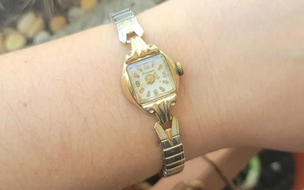 Đồng Hồ Bulova Cổ Automatic: Lịch Sử, Giá Bán Và Cách Săn Tìm - 1