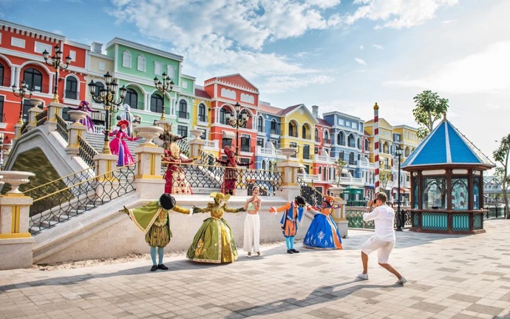 Đi Grand World Phú Quốc Mặc Gì? Top Outfit Check-In Chuẩn Châu Âu - 1