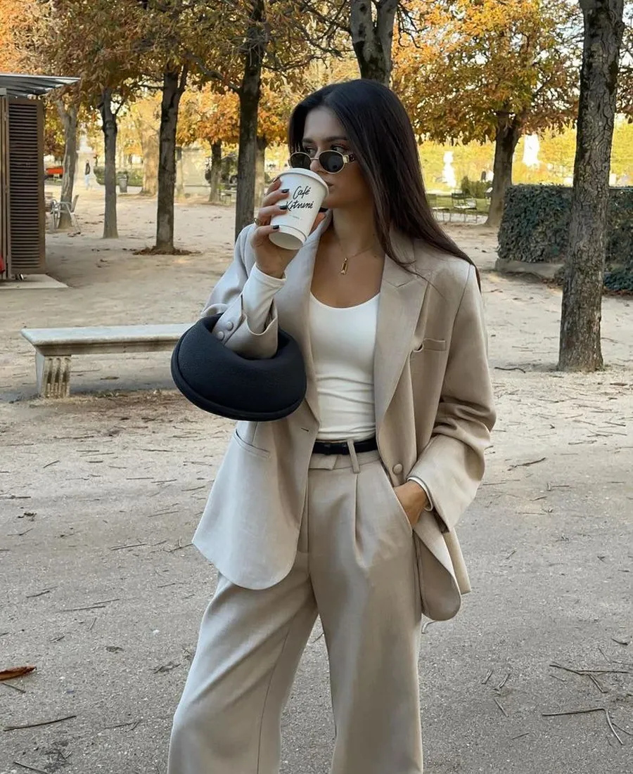 Phối đồ với bộ suit thanh lịch