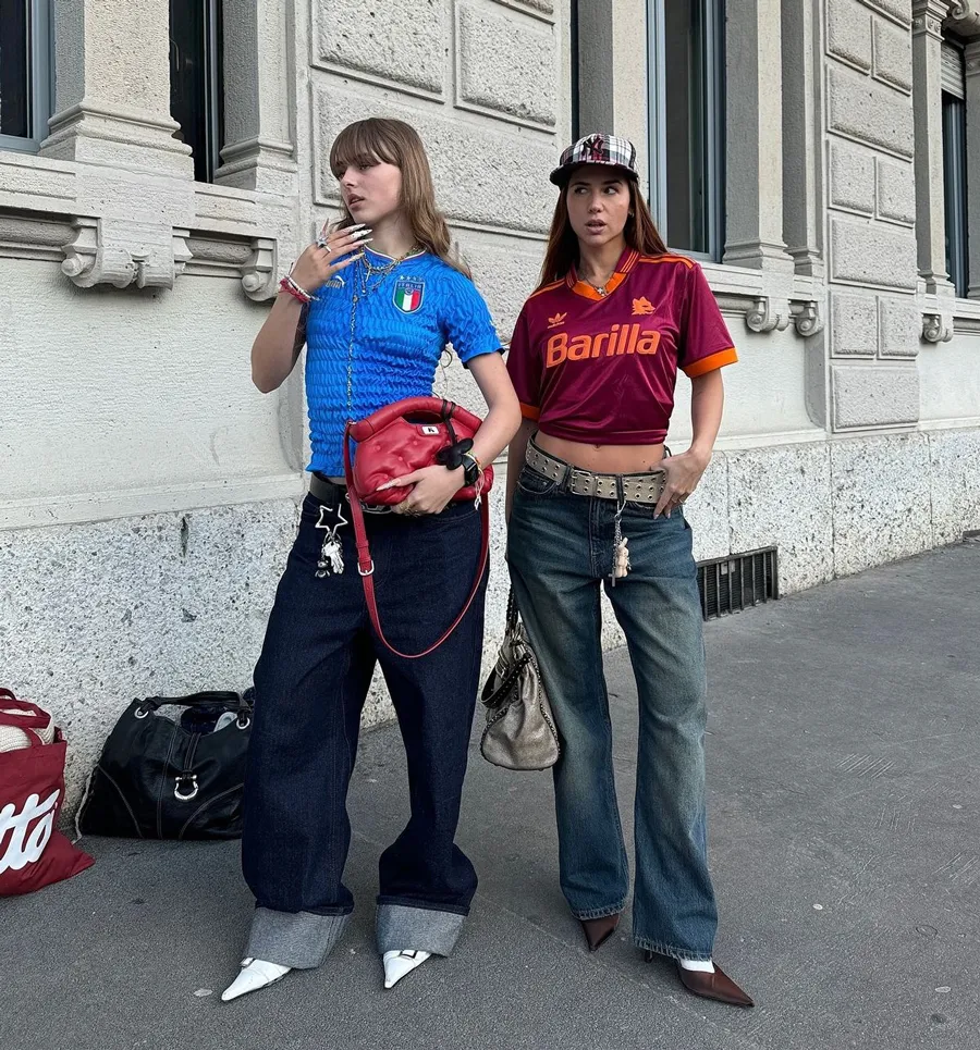 Nâng tầm outfit bằng phụ kiện khi mặc áo jersey
