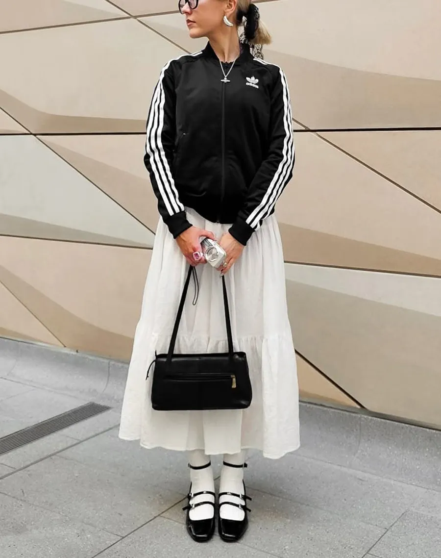 Áo khoác Adidas + chân váy midi
