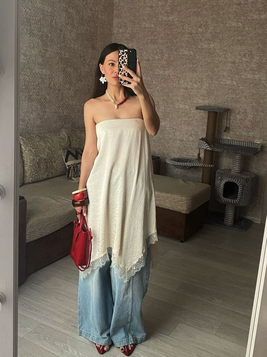 Phối áo quây dáng dài với quần jeans