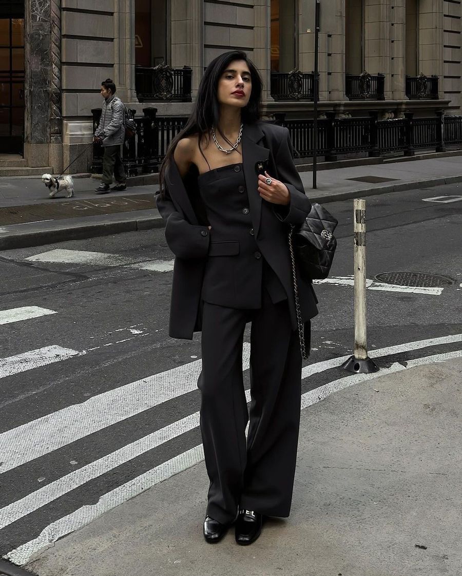 Layer áo quây dáng dài với blazer
