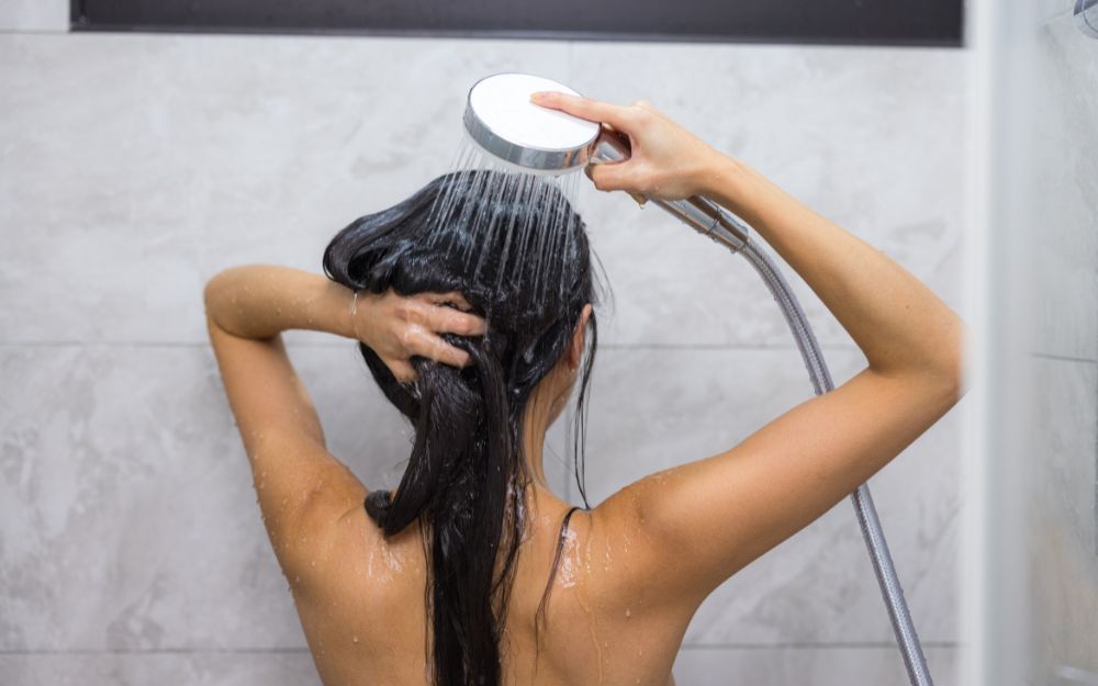 Tóc Chẻ Ngọn Có Nên Cắt Không? 5 Mẹo Phục Hồi Tóc Khỏe Đẹp - 2