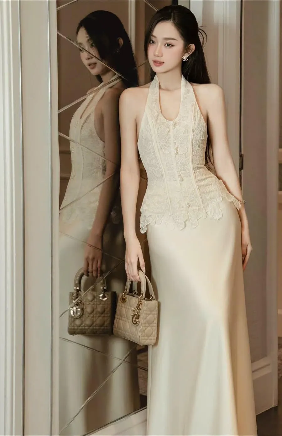 Đầm dạ hội cổ yếm 