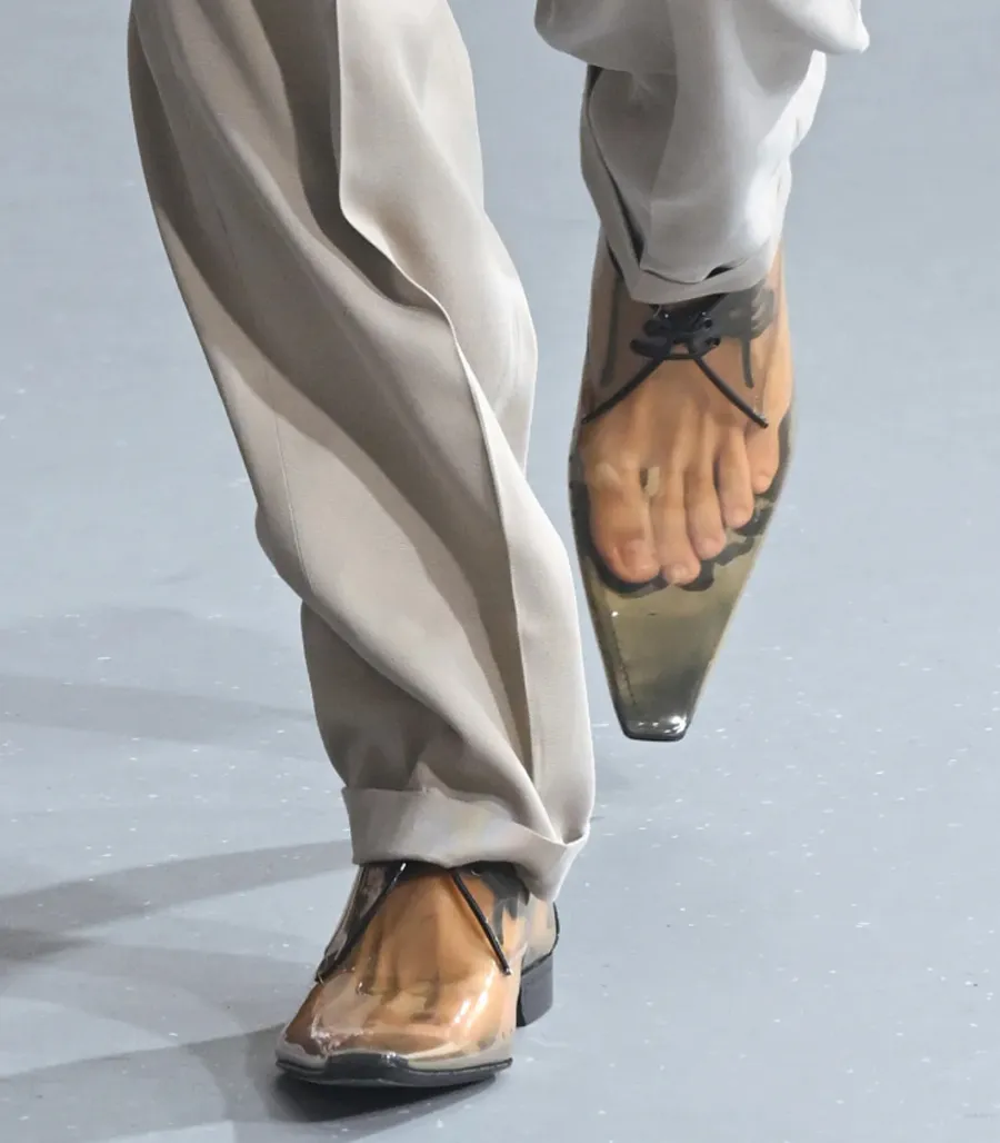 Saint Laurent gây chú ý với giày tây trong suốt dành cho nam