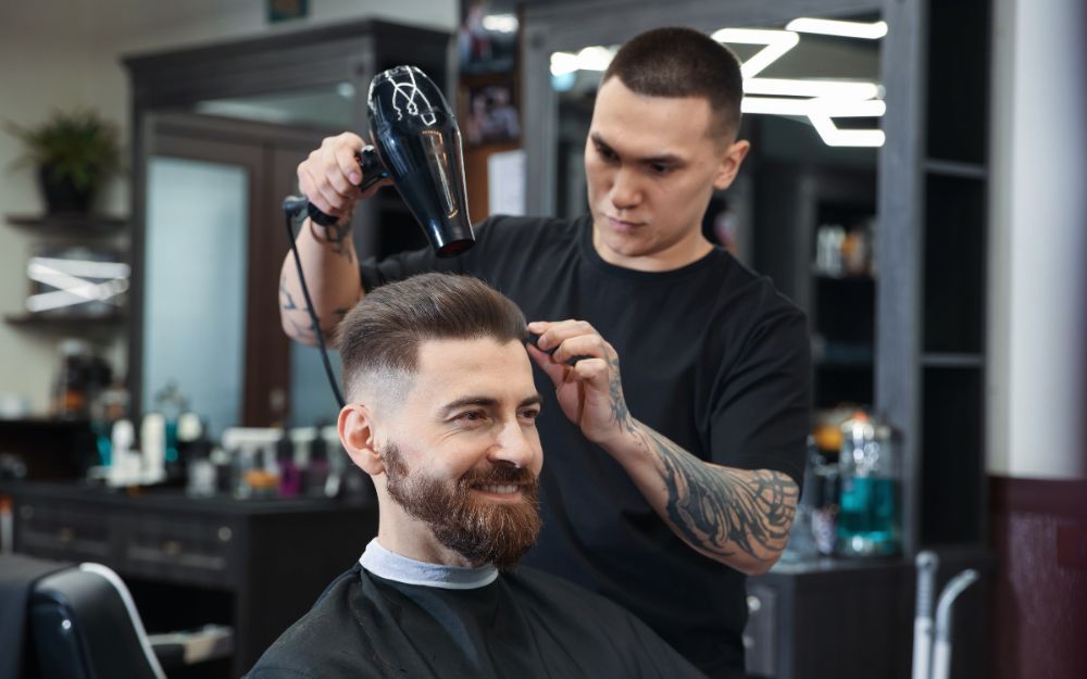 Hướng Dẫn Cách Vuốt Pomade Chuẩn Barber, Giữ Nếp Cả Ngày - 2