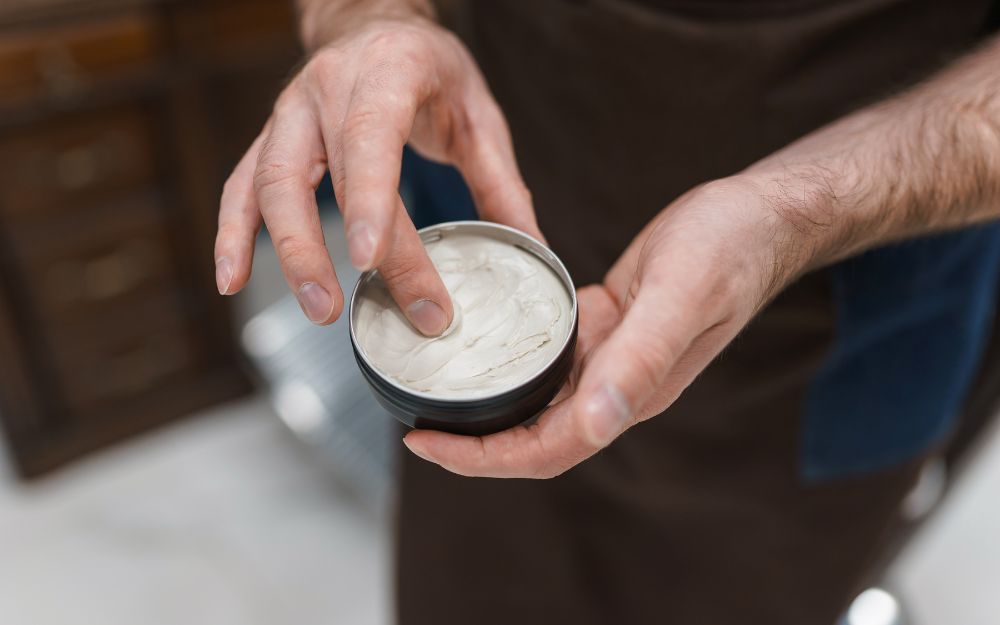 Hướng Dẫn Cách Vuốt Pomade Chuẩn Barber, Giữ Nếp Cả Ngày - 3