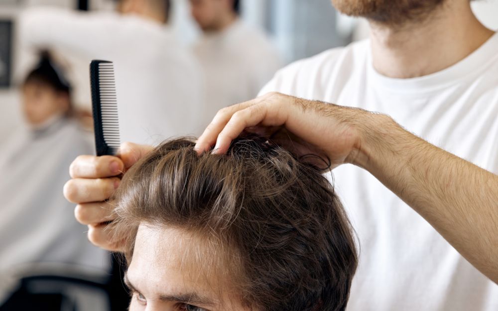 Hướng Dẫn Cách Vuốt Pomade Chuẩn Barber, Giữ Nếp Cả Ngày - 4