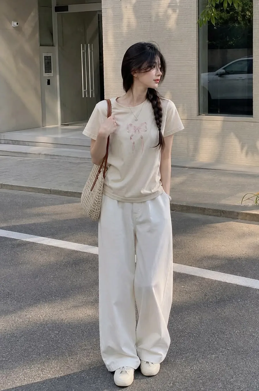 Áo thun và quần jeans