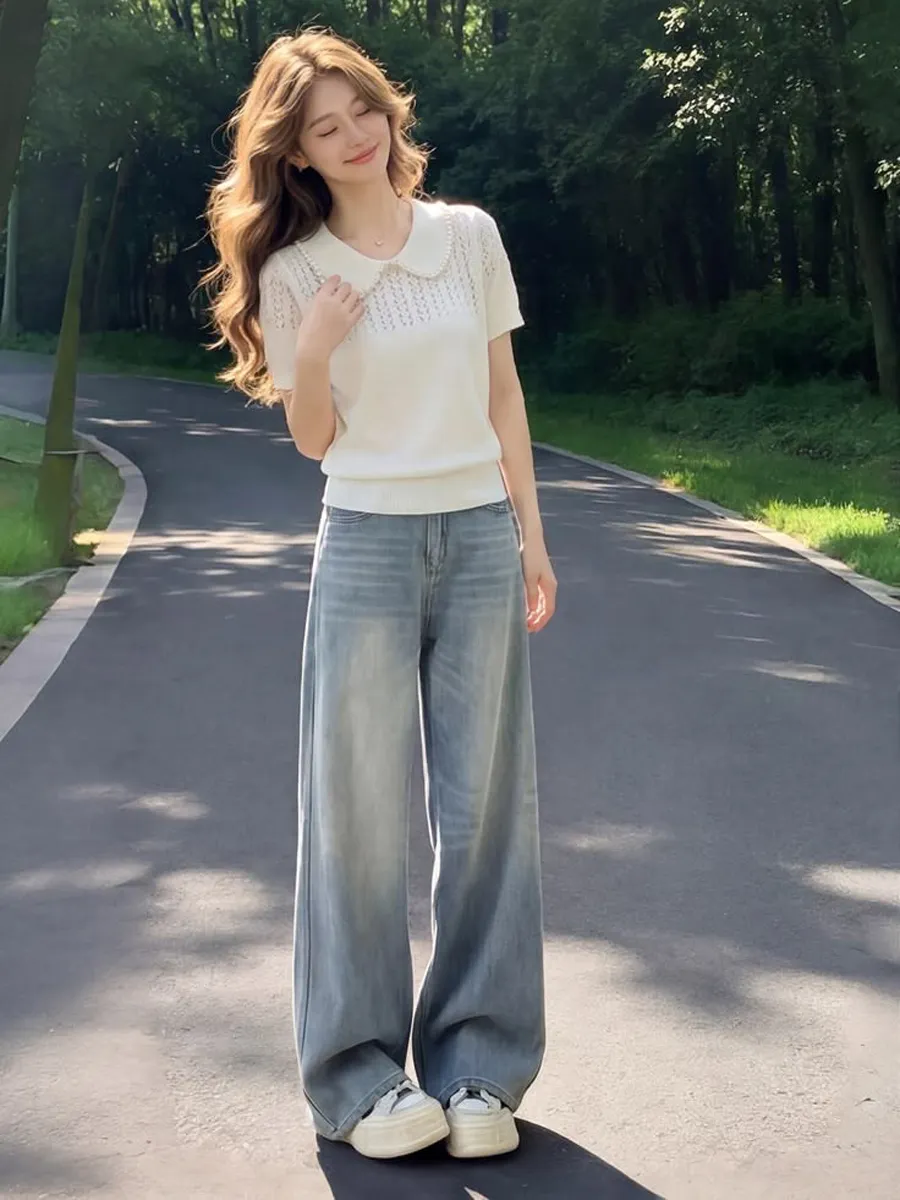 Áo thun và quần jeans